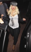 Кристина Агилера (Christina Aguilera) Attends The Linda Perry Show at The Roxy in Los Angeles, CA - April 21, 2011 - 12xHQ 190012210987847