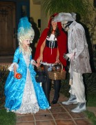 Кейт Бекинсейл (Kate Beckinsale) and family celebrate Halloween in Los Angeles (11xHQ) Df1255211247516