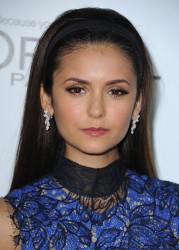 Nina Dobrev ニーナ・ドブレフ