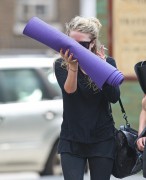 Мэри-Кейт Олсен (Mary-Kate Olsen) Going to Yoga Class in Soho, 21.07.10 - 4хHQ Fc37c4218759549