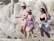 Синди Кроуфорд (Cindy Crawford) enjoying her christmas vacations in Los Cabos, Mexico on December 20, 2011 - 10хHQ 077d31218760980