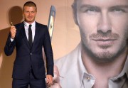 Дэвид Бекхэм (David Beckham) рекламирует телефон Motorola's RAZR2 V8, 24.11.07 (9xHQ) Cd5787219223819