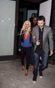 Кристина Агилера (Christina Aguilera) Leaving the Mozza Restaurant in Hollywood, 17.11.11 (6xHQ) A38ff5221291921
