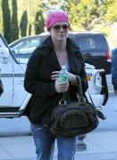 Бритни Спирс (Britney Spears) Made her way to the Commons shopping center in Calabasas January 4, 2011 (8xHQ) 1e524b223606470