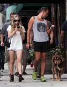 Аманда Сейфрид (Amanda Seyfried) Walking her dog with a friend, 27.08.12  - 8xHQ 4dcaca223608958