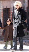 Мег Райан (Meg Ryan) her daughter Daisy spotted out in New York,17.03.10 - 12xHQ 4e4941223624550
