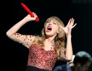 Тейлор Свифт (Taylor Swift) performs Onstage during KIIS FM's 2012, Live, 01.12.12 - 149xHQ 570f12223673190