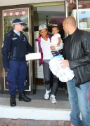 Мелани Браун, Стефен Белафонте (Melanie Brown, Stephen Belafonte) and family out buying a birthday cake in Sydney, 01.09.12 - 36xНQ 05b63c225895768