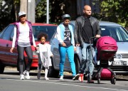 Мелани Браун, Стефен Белафонте (Melanie Brown, Stephen Belafonte) and family out buying a birthday cake in Sydney, 01.09.12 - 36xНQ 4377a5225894741