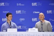 Брюс Уиллис / Bruce Willis - Looper Press Conference @ Toronto International Film Festival, 06.09.12 (27xHQ 3fc3e4236634314