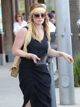 Hilary Duff - Out for Shopping in Beverly Hills