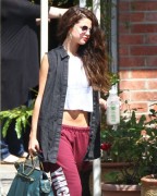 Selena Gomez - stops by a dance rehearsal studio in Studio City (7-13-13)
