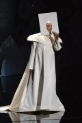 Лэди Гага (Lady Gaga) 2013-08-25 MTV Video Music Awards Performance  Audience (51xHQ) 2756c3276264244
