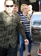 Бритни Спирс (Britney Spears) Makes her way to the car in Burbank,13.01.11 - 5хHQ Edfcf4279474451