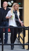 Бритни Спирс (Britney Spears) Visits Starbucks in Hollywood - 03.12.12 - 13хНQ 1c01a7280078352