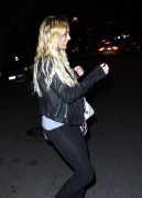 Линдси Лохан (Lindsay Lohan) at night gets ready to party (15.04.2008) - 24хHQ 6b4923280078476