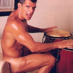 Raul Gazolla pelado na revista íntima