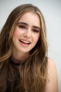 Лили Коллинз (Lily Collins) Priest press conference (Beverly Hills, May 1, 2011) Ea715a281245431