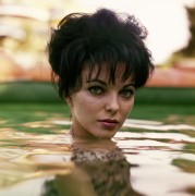 Joan Collins - Страница 4 5ea357283439660