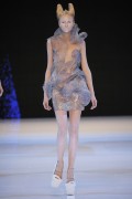 Alexander McQueen - Paris SS10 Fashion Show - 260xHQ Db3d94285396359