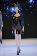 Alexander McQueen - Paris SS10 Fashion Show - 260xHQ F2d02e285396514