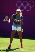 Каролин Возняцки (Caroline Wozniacki) training at 2012 Olympics in London (27xHQ) B74e3e287475193
