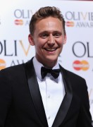 Том Хиддлстон (Tom Hiddleston) The Laurence Olivier Awards at The Royal Opera House, London 28.04.2013 - 7xHQ 240de4287723748