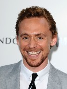 Том Хиддлстон (Tom Hiddleston) Glamour Women of the Year Awards, London 29.05.2012 - 14xHQ Ba2e85287767784