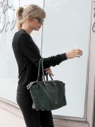 Тейлор Свифт (Taylor Swift) - out and about candids in Hollywood, October 26, 2013 (16xHQ) C16dc1288336861
