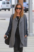 Оливия Уайлд (Olivia Wilde) out and about candids in Beverly Hills, 29.10.2013 - 15xHQ D7bd0e288336687