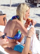 Тара Рид (Tara Reid) Enjoys a beach day with a male friend in Miami (November 24, 2013) (61xHQ) 3e89bf291361287