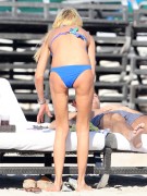 Тара Рид (Tara Reid) Enjoys a beach day with a male friend in Miami (November 24, 2013) (61xHQ) 5a2287291361672