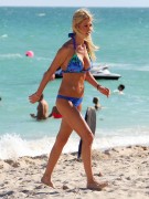 Тара Рид (Tara Reid) Enjoys a beach day with a male friend in Miami (November 24, 2013) (61xHQ) 68bc93291361486