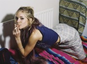 Сиенна Миллер (Sienna Miller) First ever modelling Photoshoot (24xHQ) 990163291946176