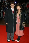 Джонни Депп (Johnny Depp) Finding Neverland Premiere (London, October 17, 2004) (167xHQ) 37dbcc293422279