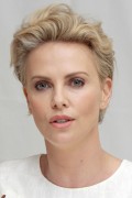 Шарлиз Терон (Charlize Theron) A Million Ways to Die in the West Press Conference, Four Seasons Hotel, Beverly Hills, 2014 - 45xHQ Bb3489316183628