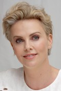 Шарлиз Терон (Charlize Theron) A Million Ways to Die in the West Press Conference, Four Seasons Hotel, Beverly Hills, 2014 - 45xHQ E2122e316183730