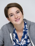 Шейлин Вудли (Shailene Woodley) The Fault In Our Stars press conference portraits by Magnus Sundholm (Beverly Hills, April 14, 2014) (20xHQ) Ce7b71321688900