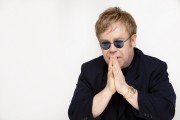 Элтон Джон (Elton John) Gnomeo and Juliet press conference (Los Angeles, 21.01.2011) - 10xHQ B85430323182396