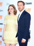 Райан Гослинг, Эмма Стоун (Emma Stone, Ryan Gosling) 'La La Land' premiere, Toronto (September 12, 2016) - 99xНQ 3c9674552226060