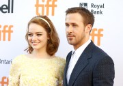 Райан Гослинг, Эмма Стоун (Emma Stone, Ryan Gosling) 'La La Land' premiere, Toronto (September 12, 2016) - 99xНQ 4fe890552225671