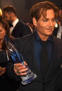 Джонни Депп (Johnny Depp) 43rd Annual People's Choice Awards, 18.01.2017 (109xHQ) 63b846552227434