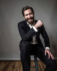 Джейк Джилленхол (Jake Gyllenhaal) Deadline Magazin Photoshoot by Mark Mann (2017) (2xMQ) Cfbb0d552221380