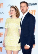 Райан Гослинг, Эмма Стоун (Emma Stone, Ryan Gosling) 'La La Land' premiere, Toronto (September 12, 2016) - 99xНQ Dd4f1e552223134