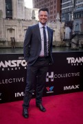 Джош Дюамель (Josh Duhamel) Transformers The Last Knight Premiere, Chicago, 20.06.2017 - 45xНQ 2aeb0b558928653