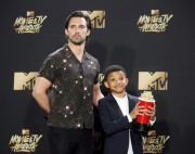 Майло Вентимилья (Milo Ventimiglia) MTV Movie And TV Awards in Los Angeles, 07.05.2017 (66хHQ) 8346ab558932033