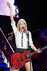Taylor Swift The RED Tour performance candids - Leather Celebrities